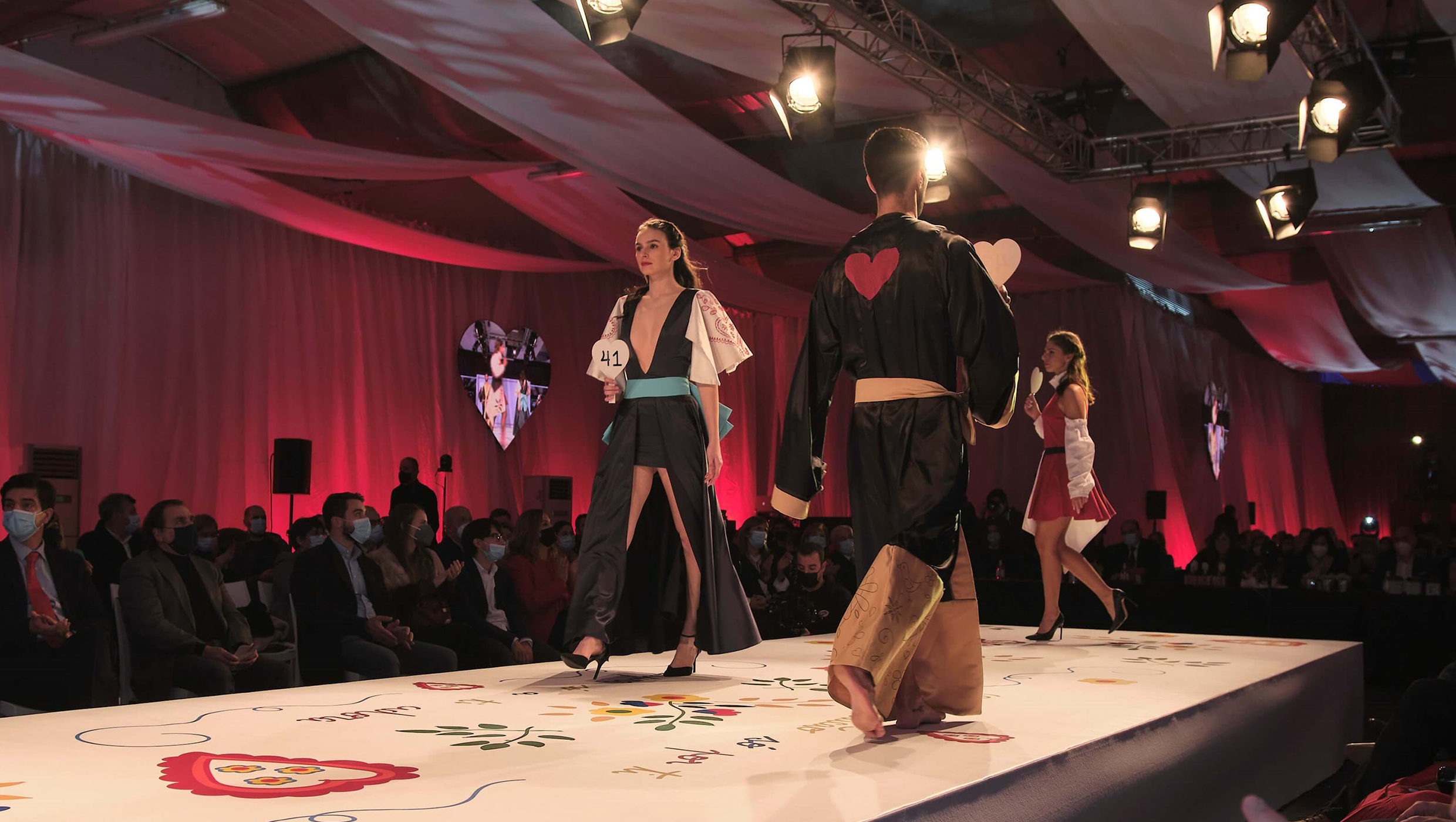 o-desfile-mais-romantico-do-ano-aconteceu-no-site-da-maxima
